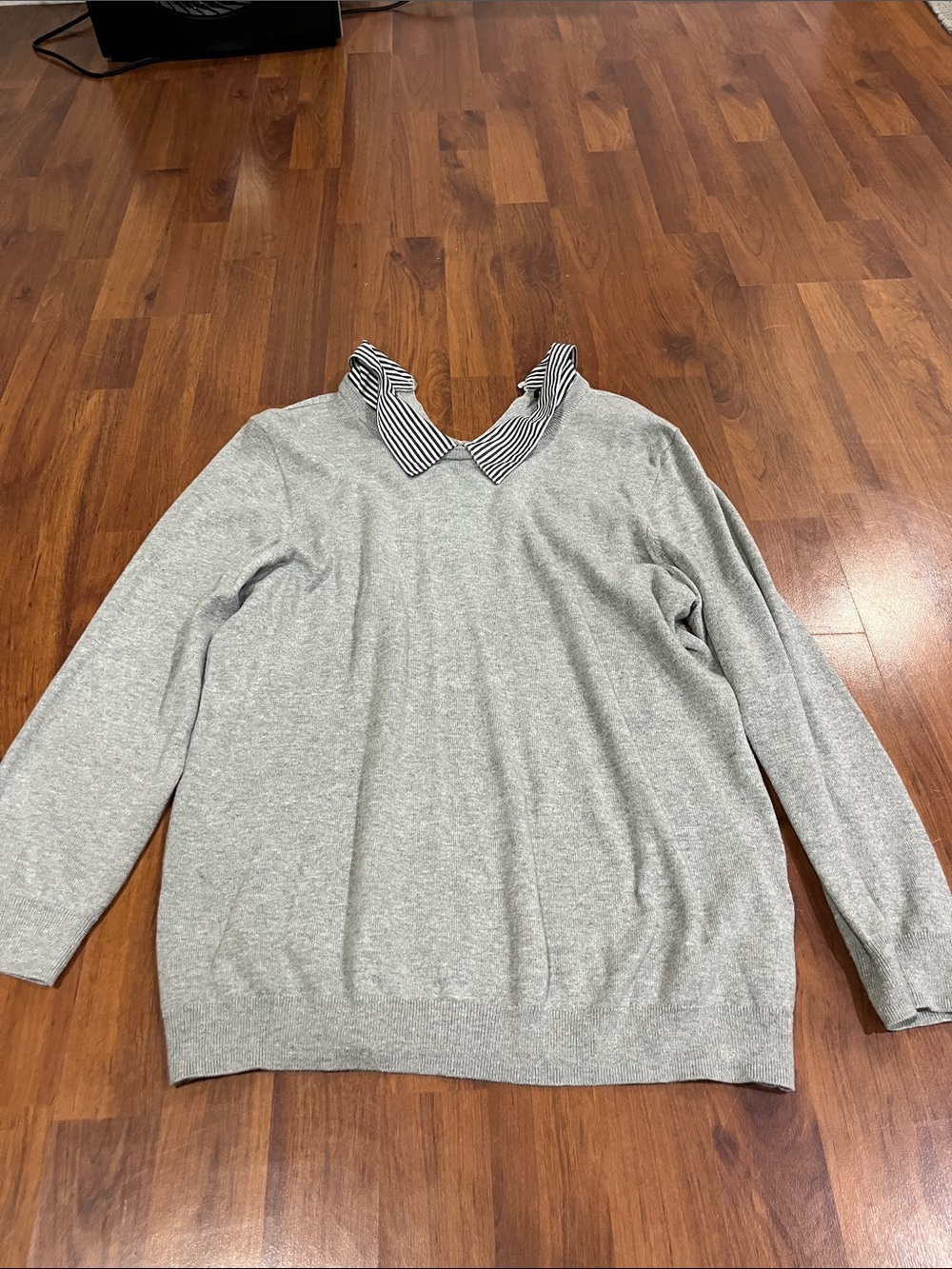 Light Gray Women's Pullover Sweater with Contrast Stripe Collar